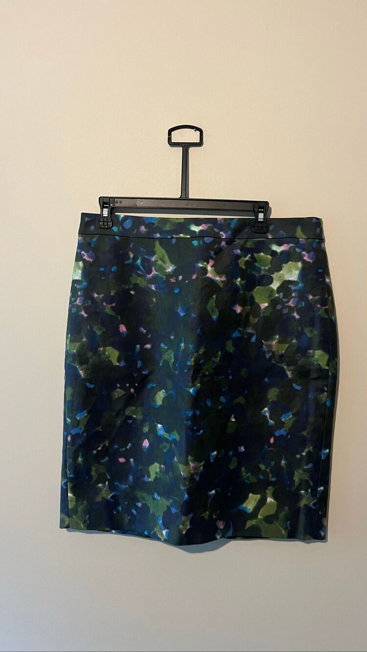 J.Crew No. 2 Pencil Skirt Women 12 Blue Green Floral Excellent Cotton Blend - Picture 2 of 7